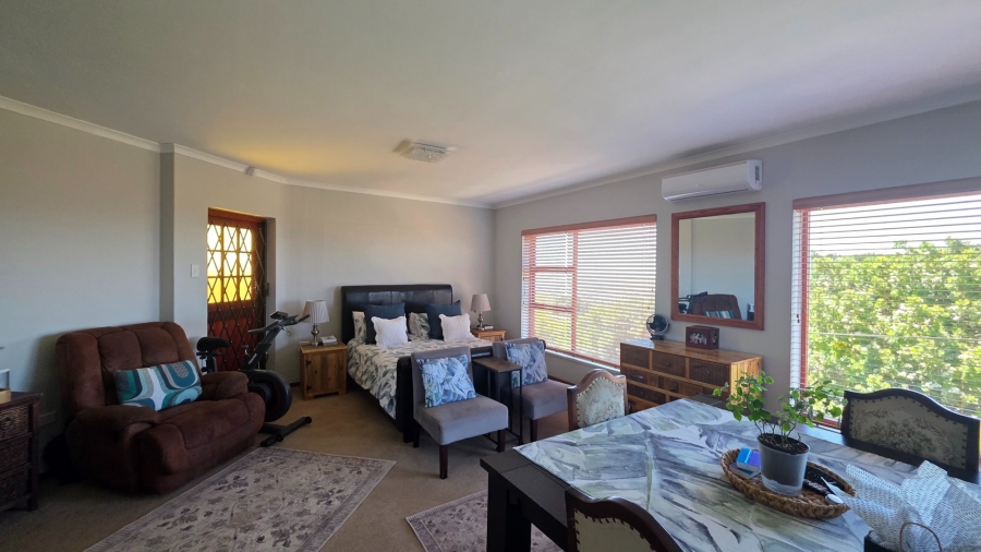 7 Bedroom Property for Sale in Vredenburg Western Cape